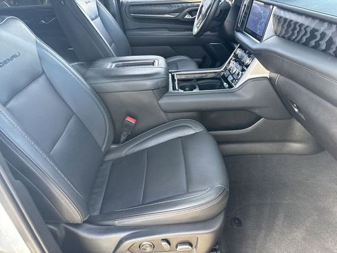 Used 2021 GMC Yukon XL Denali w/ Denali Premium Package image 28
