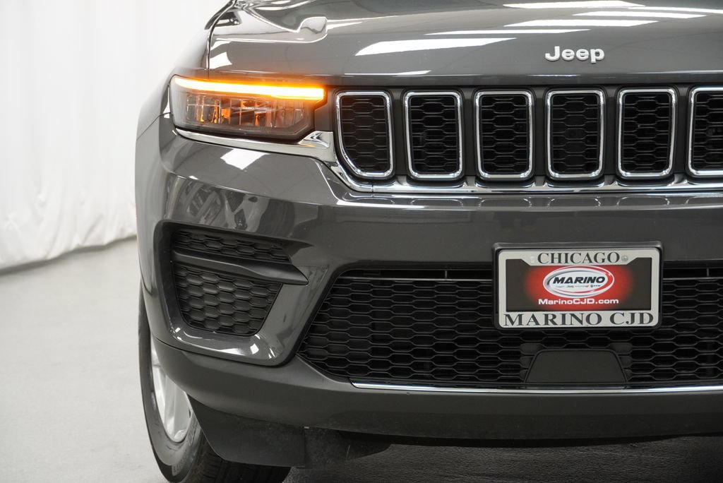 Certified 2025 Jeep Grand Cherokee Laredo X AWD/4WD image 14