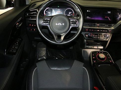 Used 2022 Kia Niro EX w/ Cold Weather Package image 3