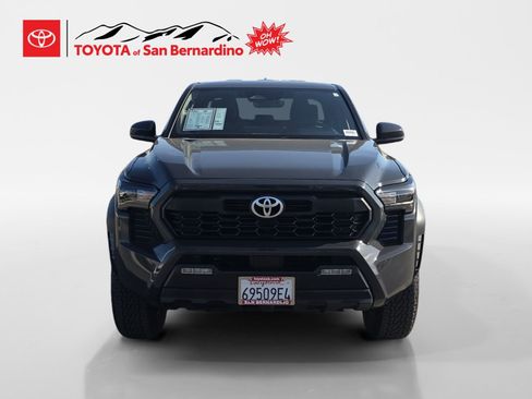 Certified 2025 Toyota Tacoma TRD Off-Road AWD/4WD image 8