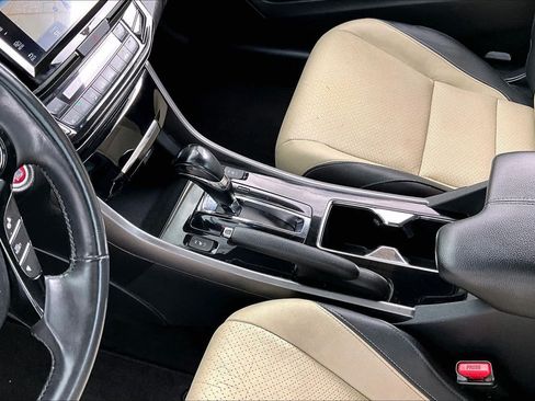 Used 2016 Honda Accord Touring image 17