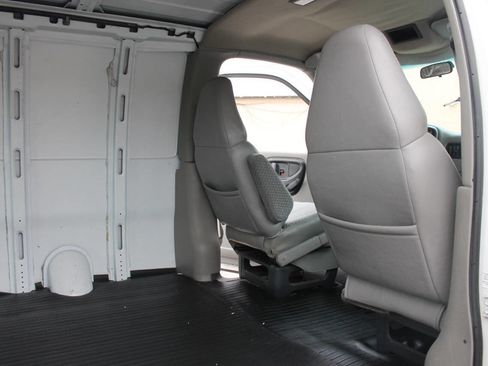 Used 1998 GMC Savana 2500 image 22