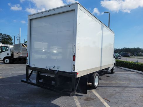 Used 2022 Ford E-350 and Econoline 350 Super Duty image 6