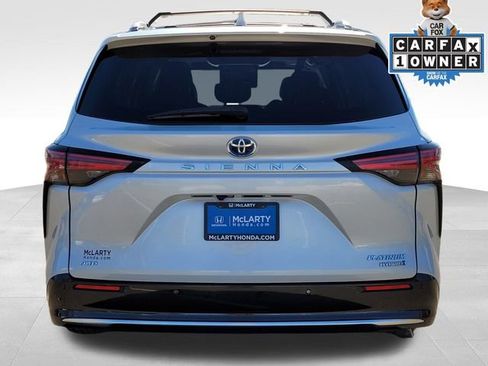 Used 2022 Toyota Sienna Platinum image 7