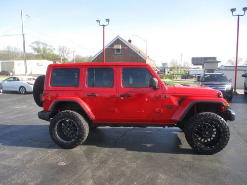 Used 2019 Jeep Wrangler Unlimited Sahara w/ Uconnect 4C Nav & Sound Group AWD/4WD image 5