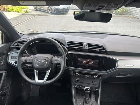 Used 2025 Audi Q3 2.0T Premium w/ Convenience Package AWD/4WD image 10