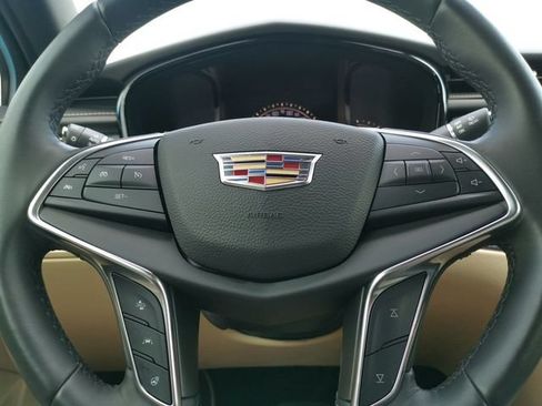 Used 2017 Cadillac XT5 Luxury w/ Driver Awareness Package FWD image 19