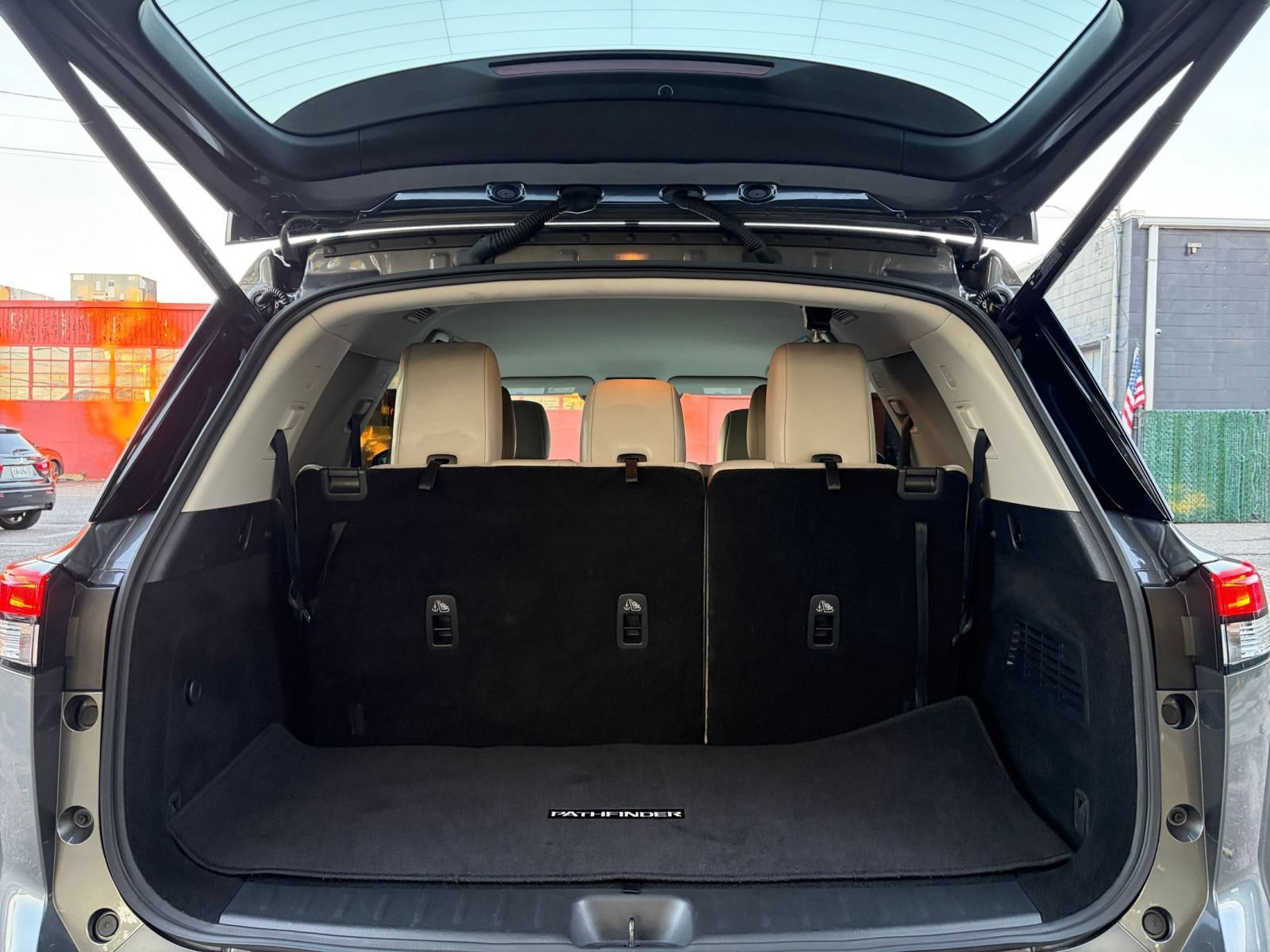 Used 2026 Nissan Pathfinder SL FWD image 33