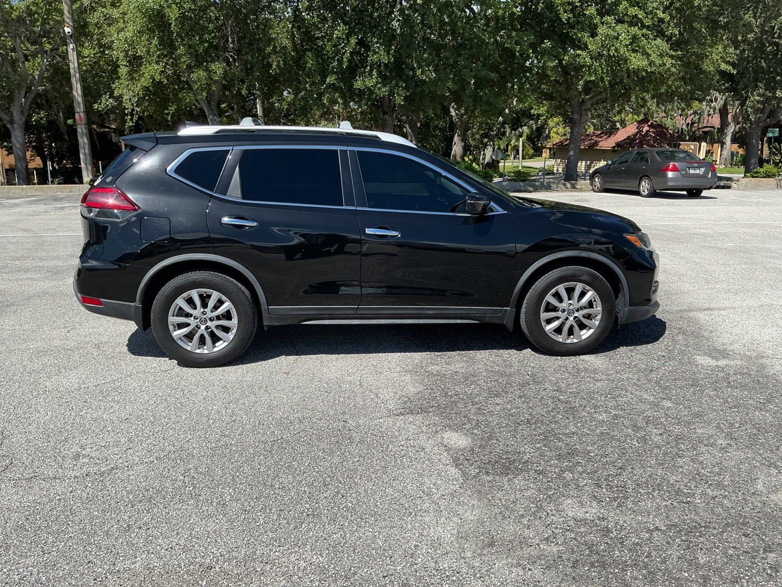 Used 2020 Nissan Rogue S w/ Special Edition Package FWD image 11