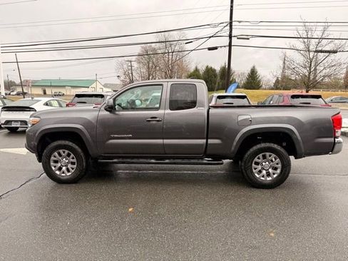 Used 2017 Toyota Tacoma SR5 image 7