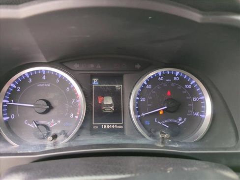 Used 2019 Toyota Highlander LE image 11