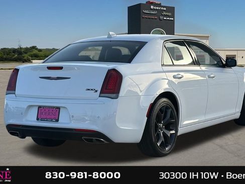 Used 2023 Chrysler 300 S RWD image 3