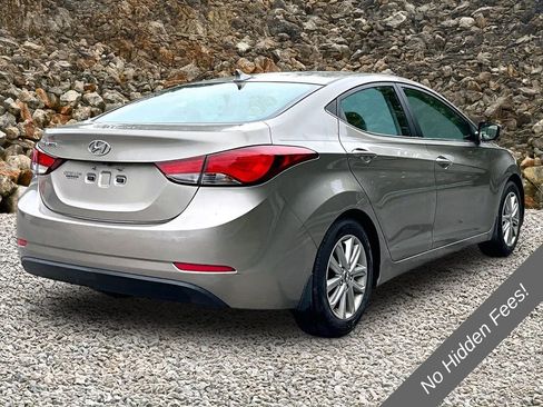 Used 2015 Hyundai Elantra SE w/ Option Group 03 FWD image 2