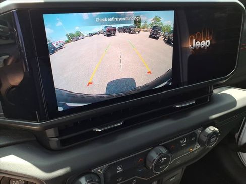 Used 2026 Jeep Wrangler Unlimited Rubicon AWD/4WD image 25