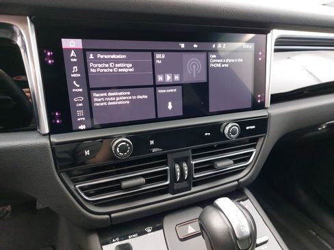 Certified 2023 Porsche Macan image 22