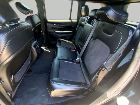 Used 2023 Jeep Grand Cherokee Altitude AWD/4WD image 20
