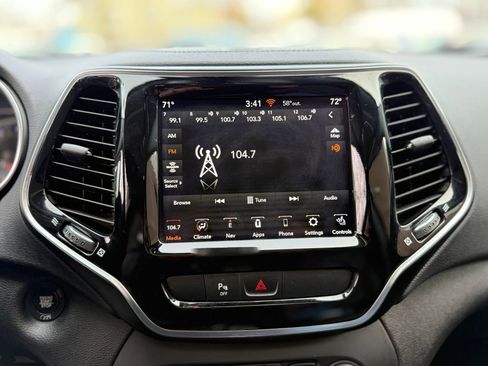 Used 2019 Jeep Cherokee Limited image 15