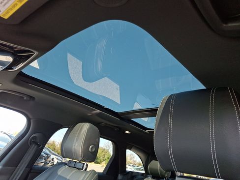 Used 2021 Land Rover Range Rover Velar R-Dynamic S image 14