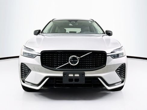 Used 2025 Volvo XC60 B5 Plus AWD/4WD image 5