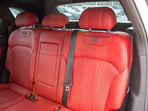 Used 2019 Bentley Bentayga image 22