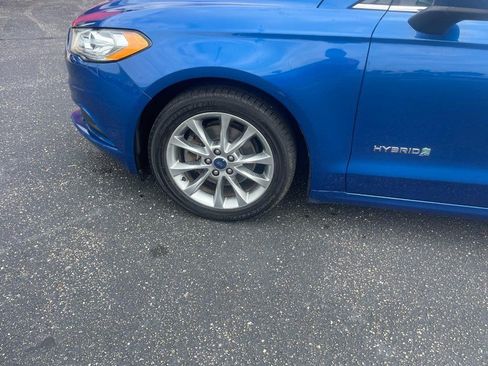 Used 2017 Ford Fusion SE FWD image 6