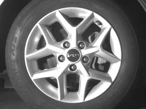 Used 2025 Kia Soul LX w/ LX Technology Package FWD image 13