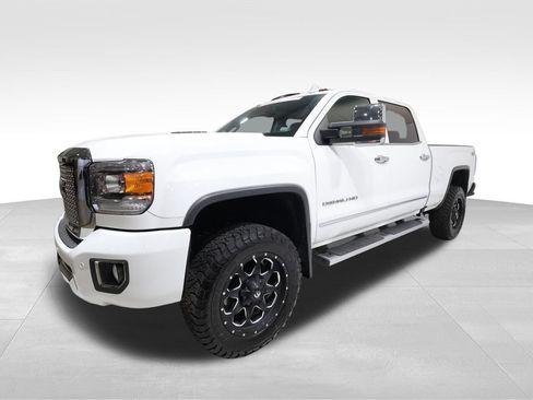 Used 2016 GMC Sierra 2500 Denali w/ Duramax Plus Package AWD/4WD image 6