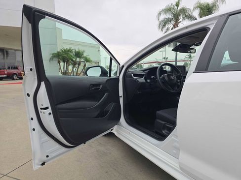 Used 2025 Toyota Corolla LE FWD image 21
