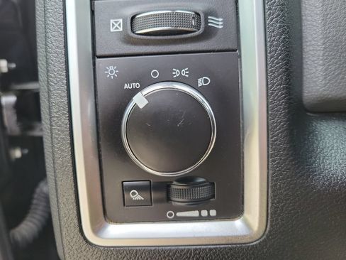 Used 2017 RAM 1500 Classic SLT AWD/4WD image 21