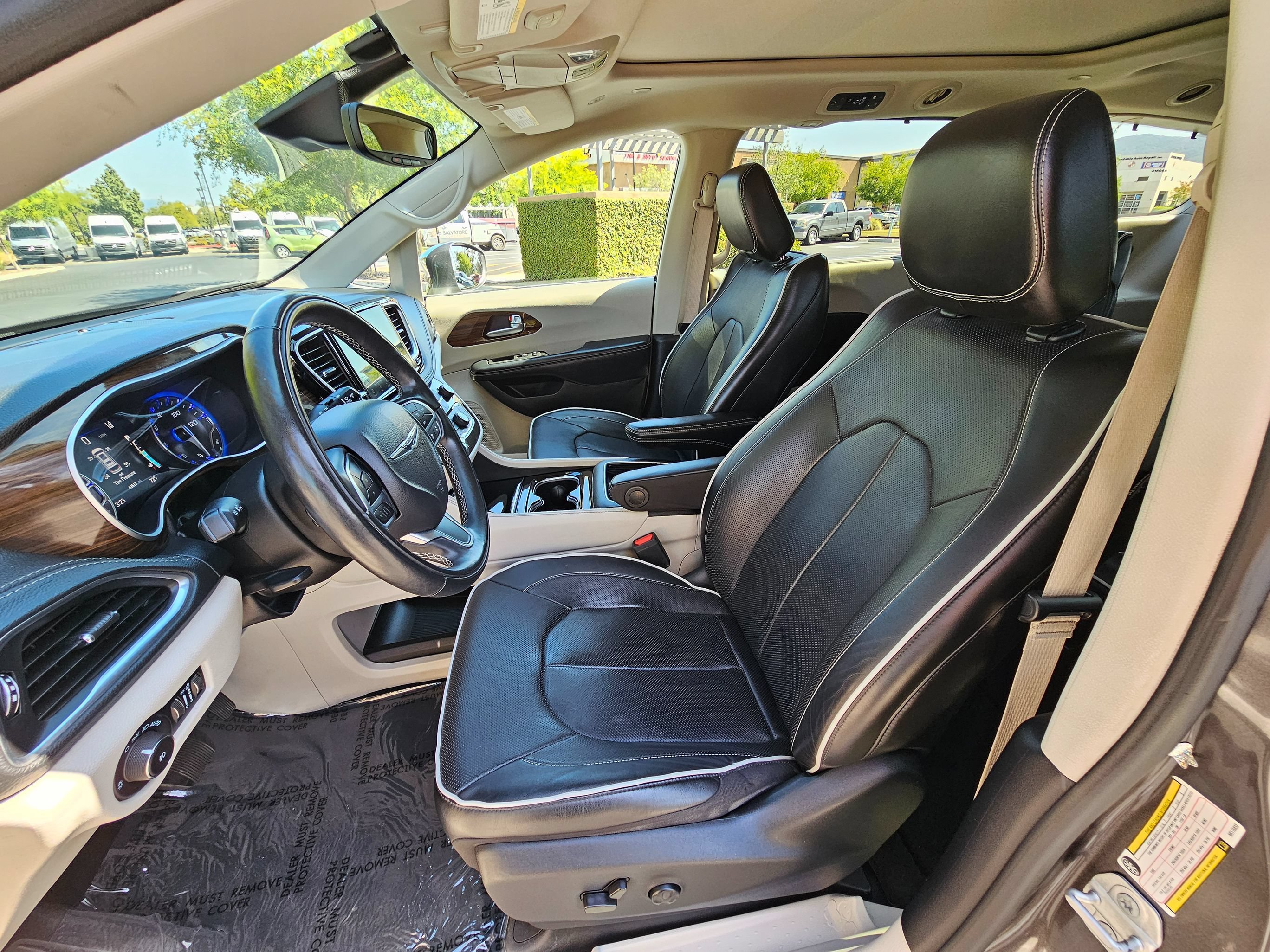 Used 2022 Chrysler Pacifica Limited FWD image 14