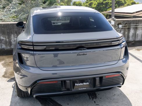 Certified 2025 Porsche Macan Turbo Electric AWD/4WD image 21