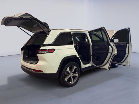 Used 2022 Jeep Grand Cherokee Limited 4xe AWD/4WD image 12