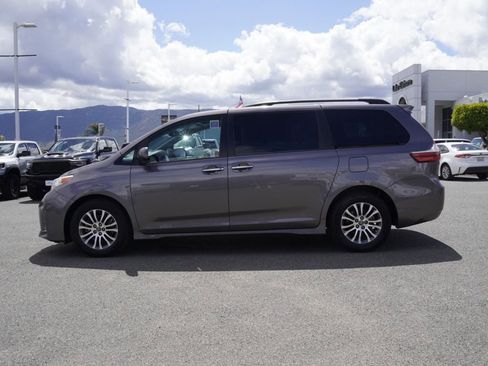 Used 2020 Toyota Sienna XLE image 7