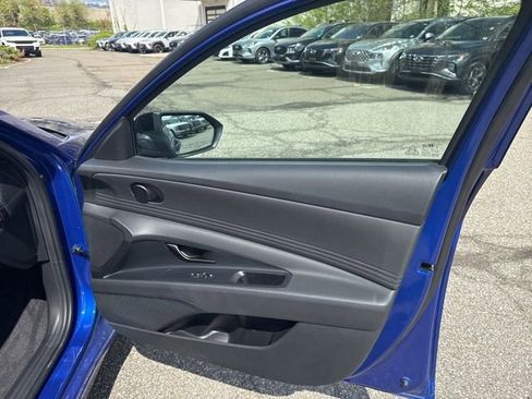Used 2025 Hyundai Elantra Sport FWD image 33