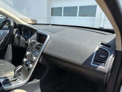 Used 2016 Volvo XC60 T6 Platinum AWD/4WD image 25