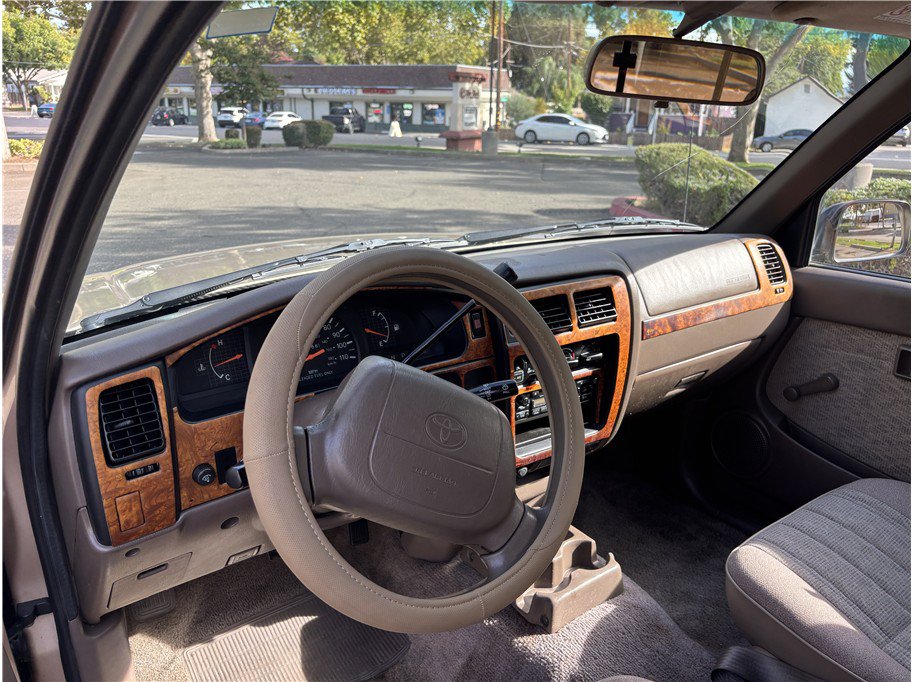 Used 1998 Toyota Tacoma 2WD Xtracab w/ SR5 Pkg image 10