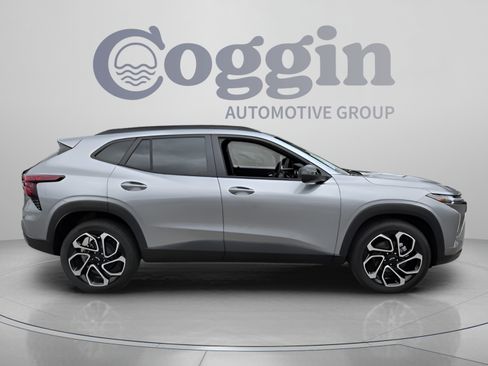New 2026 Chevrolet Trax RS w/ Sunroof Package FWD image 6