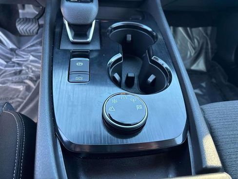 Used 2022 Nissan Rogue SV image 13