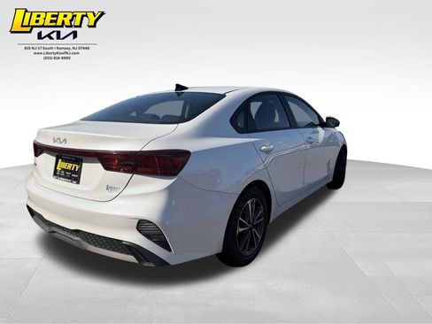 Used 2023 Kia Forte LXS w/ LXS Technology Package FWD image 7