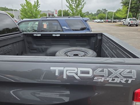 Used 2018 Toyota Tundra SR5 w/ TRD Sport Package AWD/4WD image 12