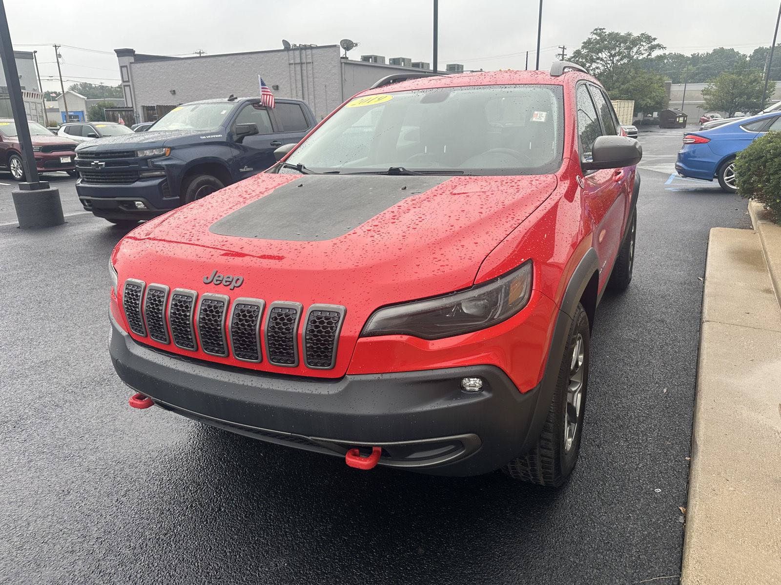 Used 2019 Jeep Cherokee Trailhawk AWD/4WD image 5