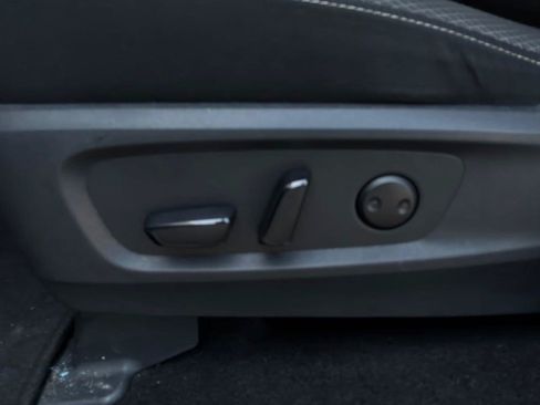 Used 2025 Nissan Pathfinder SV FWD image 11