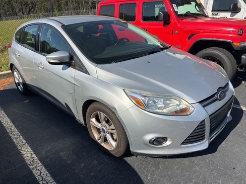 Used 2014 Ford Focus SE FWD image 2