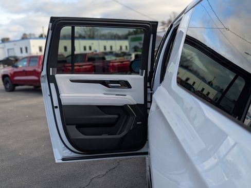 New 2026 Chevrolet Suburban Premier image 27