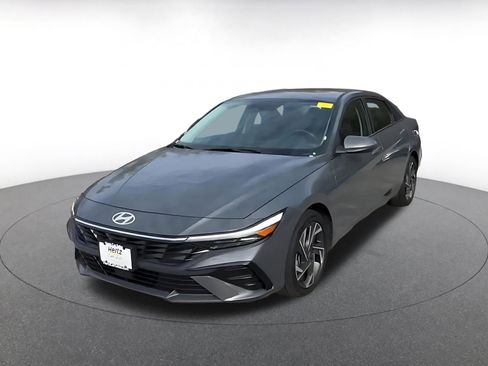 Used 2025 Hyundai Elantra SEL image 7