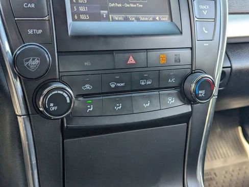 Used 2017 Toyota Camry SE image 28