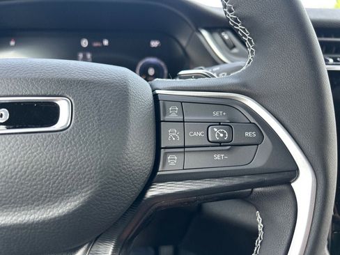 New 2025 Jeep Grand Cherokee Altitude image 14