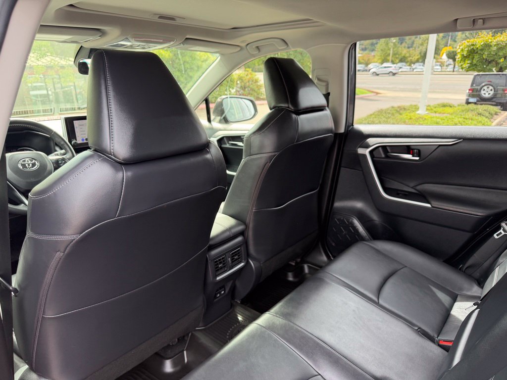 Used 2023 Toyota RAV4 XLE Premium AWD/4WD image 31