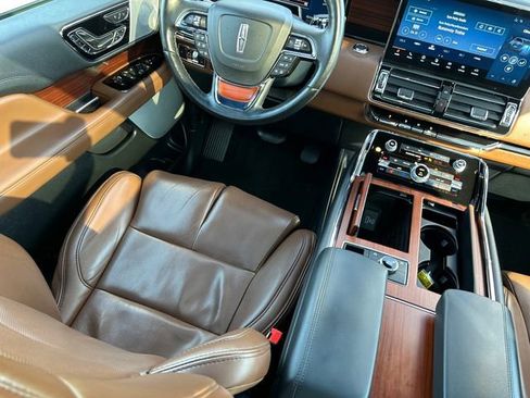 Used 2022 Lincoln Navigator Reserve image 16