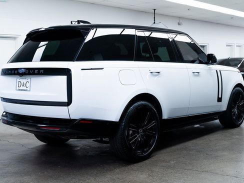 Used 2025 Land Rover Range Rover SE AWD/4WD image 6